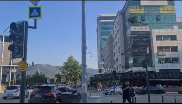 Bursa'da trafikte ışık karmaşası: Yol yayanın mı, araçların mı?