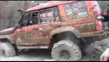 Bursa'da Off-road tutkunları tırmanışlarla nefes kesti
