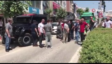 Hafif ticari aracın çarptığı motosiklet sürücüsü yaralandı