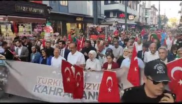 Bursa'da 15 Temmuz Demokrasi ve Bayrak yürüyüşü başladı