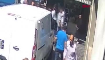 İstanbul'da kuryenin çantasından 50 bin euro çaldılar!