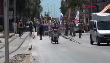 Antalya'da kiracılar yüksek kira fiyatlarını protesto etti