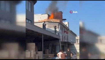 Bursa'da 3 katlı mobilya atölyesi alev alev yandı