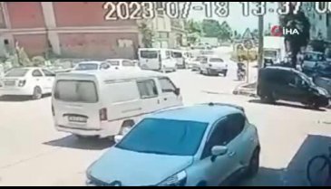 Bursa'da otomobiller kafa kafaya çarpıştı! O anlar kamerada
