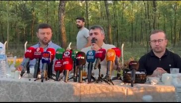 Yıldırım Belediye Başkanı basın mensuplarıyla bir arada