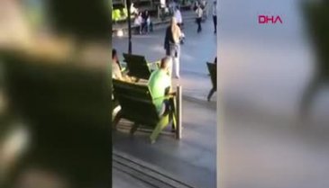 İstanbul'da AVM'de bıçaklı saldırı, güvenlik görevlisi yaralandı