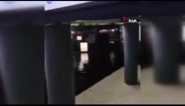 Çin'de tren istasyonunu su bastı