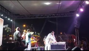 Bursa'da Retrobüs konserinde evlilik teklifi