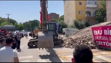 Bursa 1050'de ilk yıkımı Başkan Aktaş gerçekleştirdi - 3