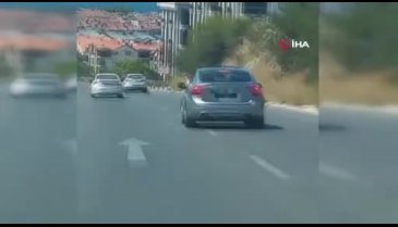 Bursa'da araba kullanırken ayağını camdan dışarı çıkardı