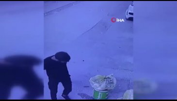 Bursa'da çöp kovasını çaldı! O anlar kamerada