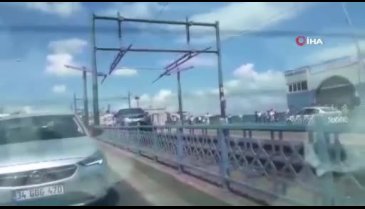 İstanbul'da lüks araç tramvay yoluna girdi!