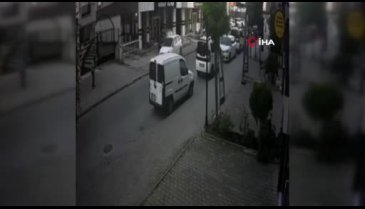Bursa'da aynasını kullanmayan sürücü motosikletliye çarptı!