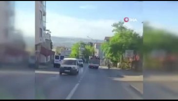Bursa'da tehlikeli düğün konvoyu amatör kameraya yansıdı