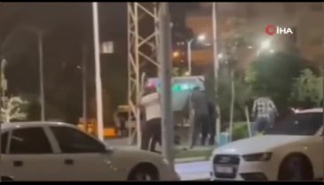 Şanlıurfa'da husumetlilerin taşlı, sopalı kavgası kamerada