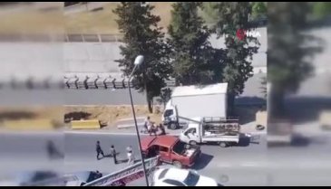 İstanbul'da trafikte kavga: Önce kadına sonra adama yumruk attı