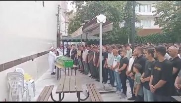 Kazada hayatını kaybeden Eren gözyaşları içinde Bursa'da toprağa verildi