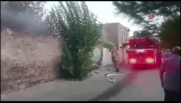 İzmir'de metruk binada çıkan yangında toplam 5 ev zarar gördü