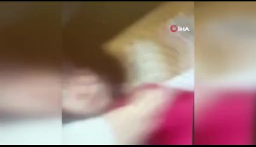 Çocuklarını birbirine bağlayarak işkence uyguladı! O anları kameraya aldı
