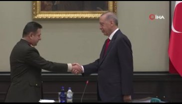 Erdoğan, Hakan Fidan'a "Devlet Üstün Hizmet Madalyası Beratı" verdi