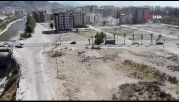Hatay'da binaların yerini boş araziler aldı