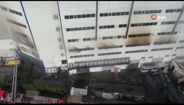İstanbul'da cam üretim fabrikasındaki yangın havadan görüntülendi