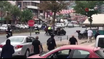 Bursa'da trafik polisi arıza yapan araca yardım etti!