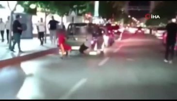Elazığ'da iki çocuğun trafikte tehlikeli yolculuğu kamerada