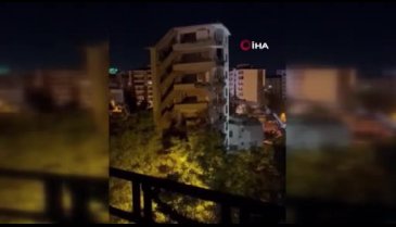 Malatya'daki deprem sonrası Elazığ'da ağır hasarlı bina yıkıldı