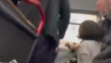 Kocaeli'de otobüste yer kavgası kamerada