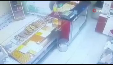 Malatya'da iki depremin ardından vatandaşlar sokağa döküldü