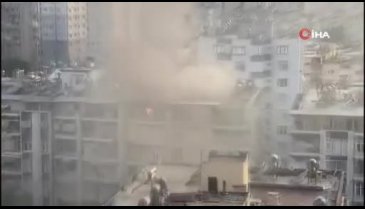 Adana'da apartman dairesi çıkan yangında küle döndü