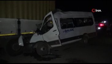 Gaziantep'te işçi servisi tıra çarptı: 1 kişi hayatını kaybetti