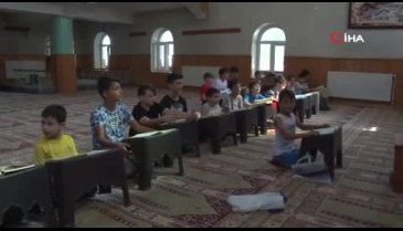 Bursa'da çocuklar için bilek güreşi turnuvası