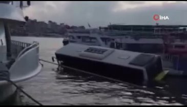 İstanbul'da Eminönü'nde İETT otobüsü denize düştü