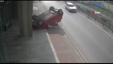 Bursa'da takla atan aracın sürücüsü kazayı unuttu, kızına koştu!