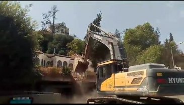Bursa'da tarihi başkanlık konutu yıkılıyor