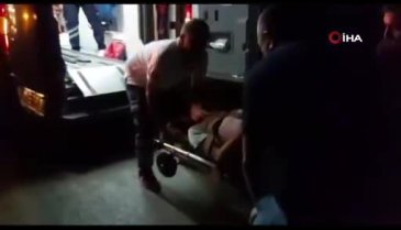 Bursa'da yakıtı biten motosikleti iten kişilere tır çarptı