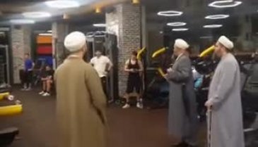 Tebliğciler bu kez spor salonunda!