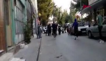 Bursa'da yakaladıkları hırsızı dövüp, polise teslim ettiler