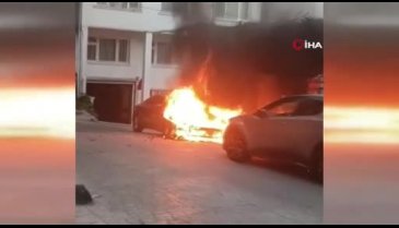 İstanbul'da park halindeyken alev aldı!