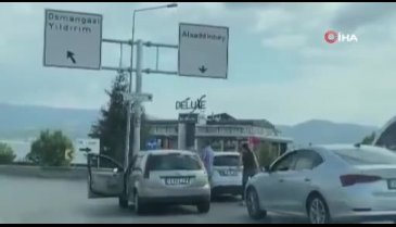 Bursa'da kadın sürücüler trafikte tekme tokat birbirine girdi