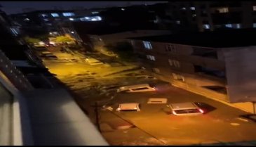 İstanbul'da sağanak yağış sonrası sel!