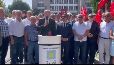 İYİ Parti Bursa, İl Milli Eğitim Müdürlüğü önünde eğitimde sorunları ele alıyor