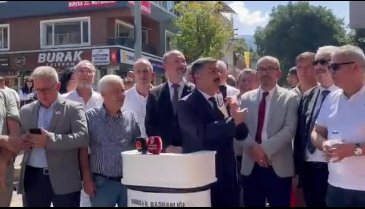 İYİ Parti Bursa, İl Milli Eğitim Müdürlüğü önünde eğitimde sorunları ele alıyor -2