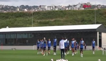 Pepe, bordo-mavili formayla ilk antrenmanına çıktı