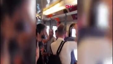 Metroda kadınların fotoğrafını çektiği iddia edilen yolcuyu dövdüler!