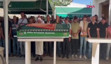 Bursa'da yeğeni tarafından boğazı kesilerek öldürülen kadın toprağa verildi