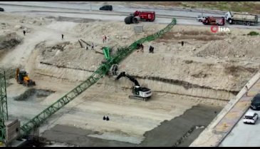 İstanbu'da sanayi sitesi inşaatında vinç devrildi!
