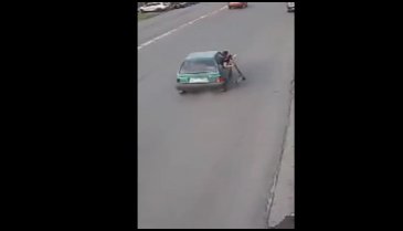 Şili'de hırsızlar, scooter kullanan adamın altından scooterı çaldı!